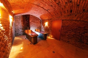 Badstue, boblebad, dampbad og kroppsbehandlinger