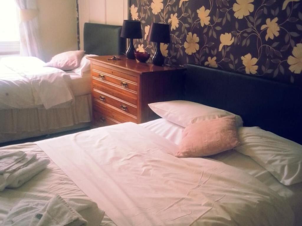 Työpöytä, ilmainen Wi-Fi, vuodevaatteet