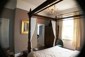 Desk, free WiFi, bed sheets - Bank House Hotel (Uttoxeter)