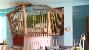 A room with a bed, a wooden structure, and a sofa. - Dar Hi (Nefta)