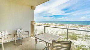 Leilighet, 1 soverom, strandutsikt, ved strandkanten (Beach Chairs Included) | Balkong