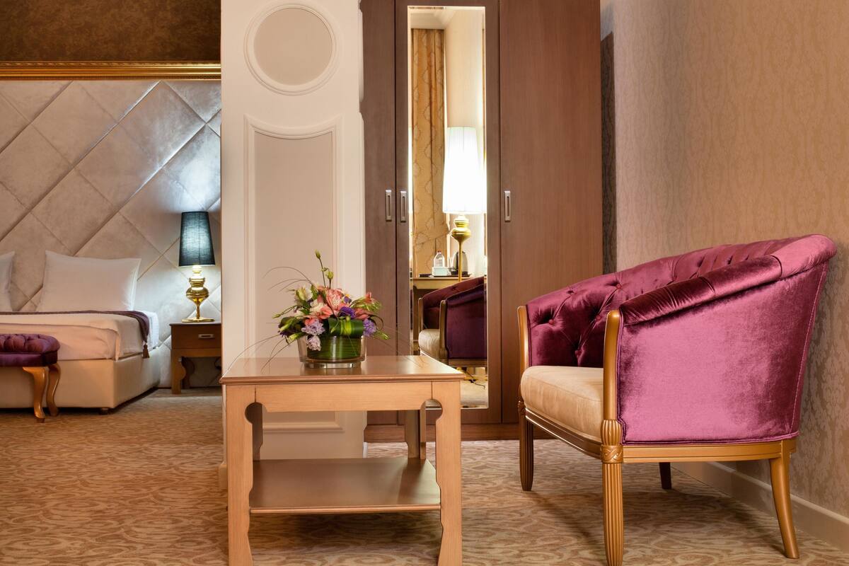 Hochwertige Bettwaren, Minibar, Zimmersafe, Schreibtisch