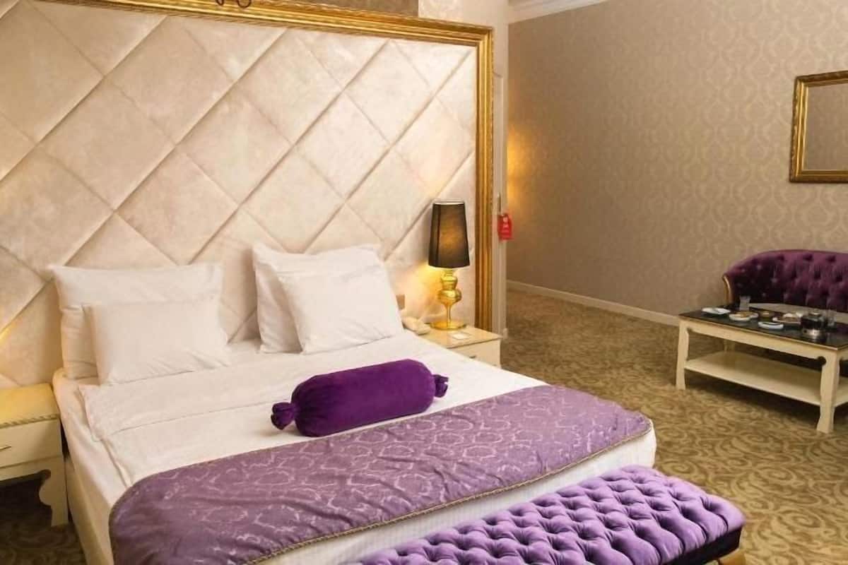 Luxe beddengoed, een minibar, een kluis op de kamer, een bureau