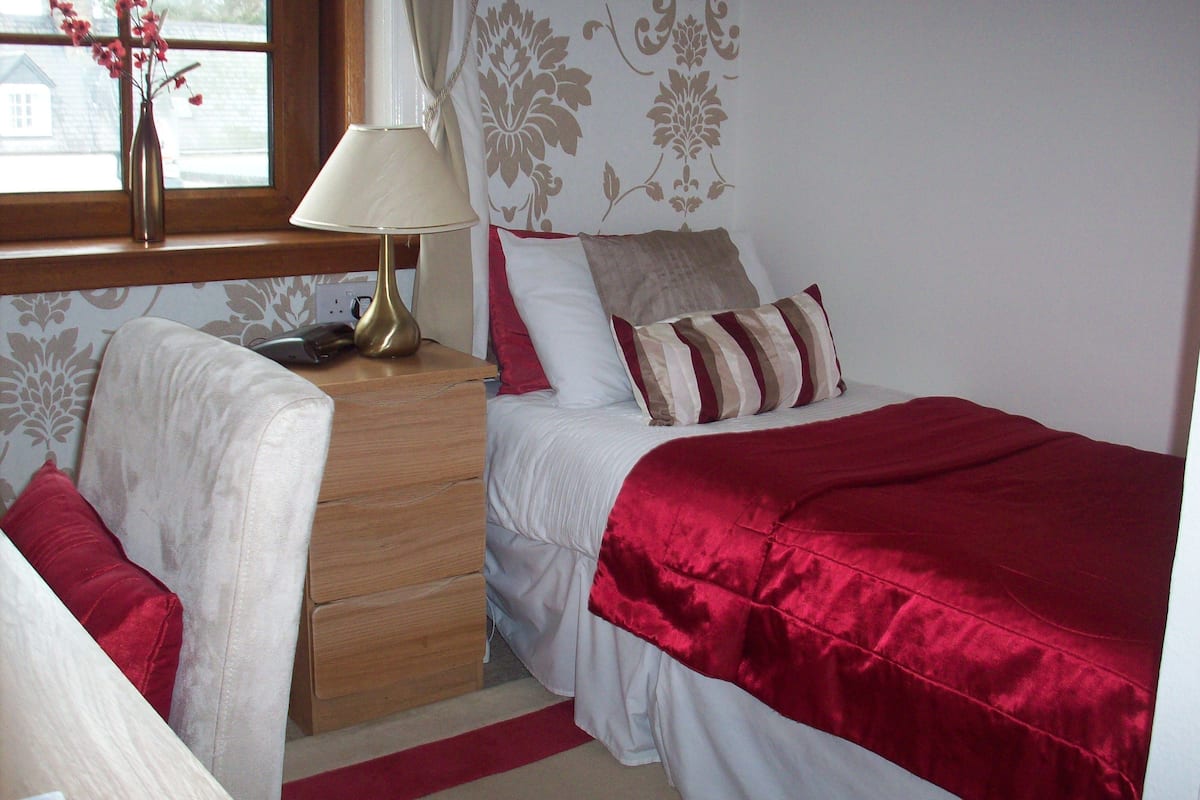Single Room | Free WiFi, bed sheets