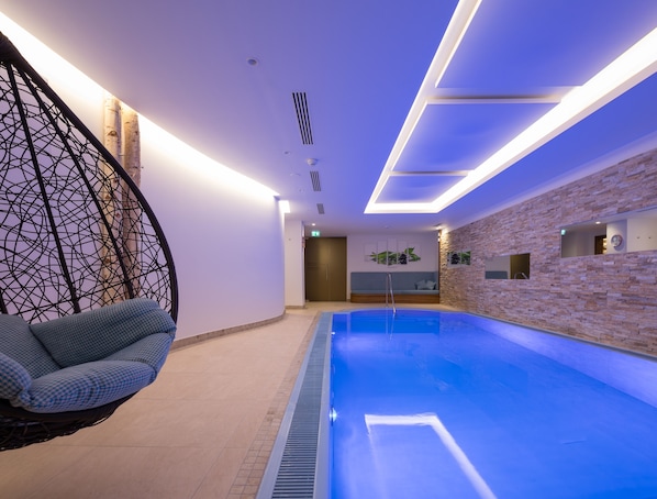Een binnenzwembad