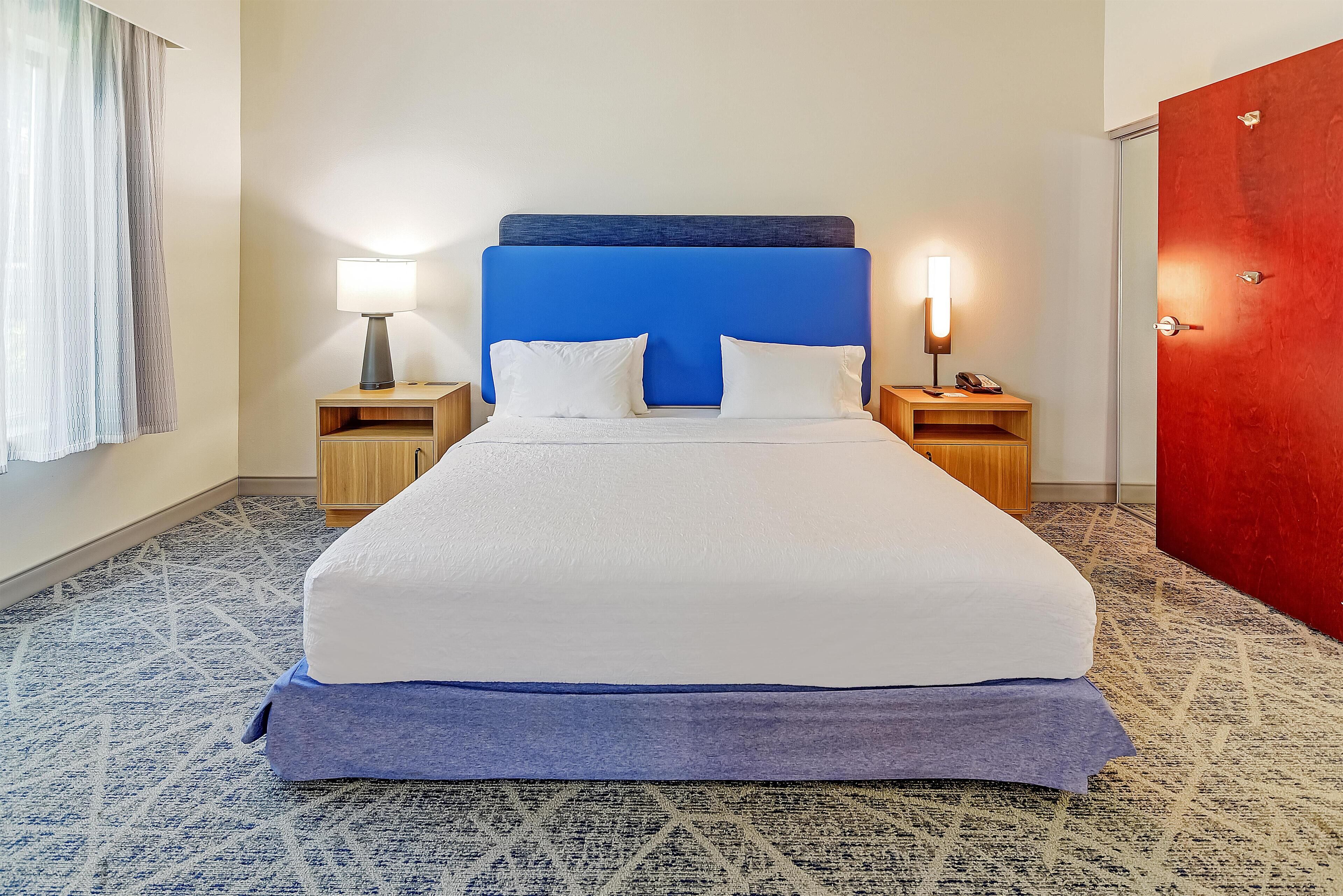 Minibar, escritorio, espacio para trabajar con un portátil