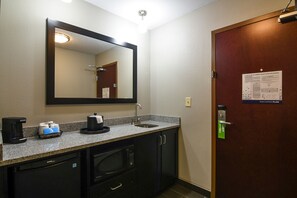 Minibar, desk, laptop workspace, blackout curtains