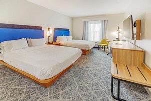 迷你吧、办公桌、笔记本电脑工作区、遮光窗帘