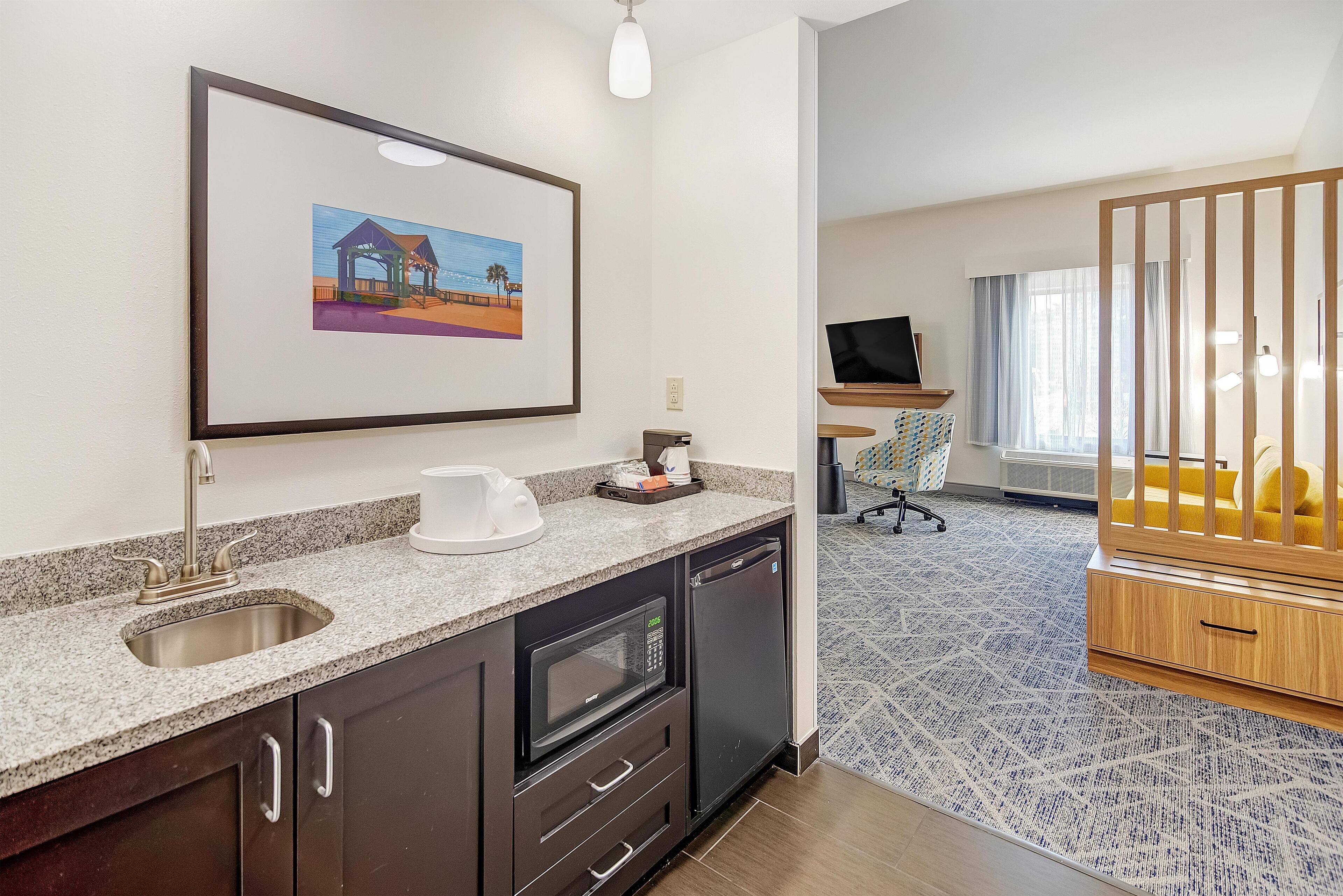 ตู้เย็น, ไมโครเวฟ, เครื่องชงกาแฟ/ชา