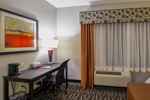 Zimmer, 2 Queen-Betten, Nichtraucher (Hearing) | Minibar, Schreibtisch, laptopgeeigneter Arbeitsplatz