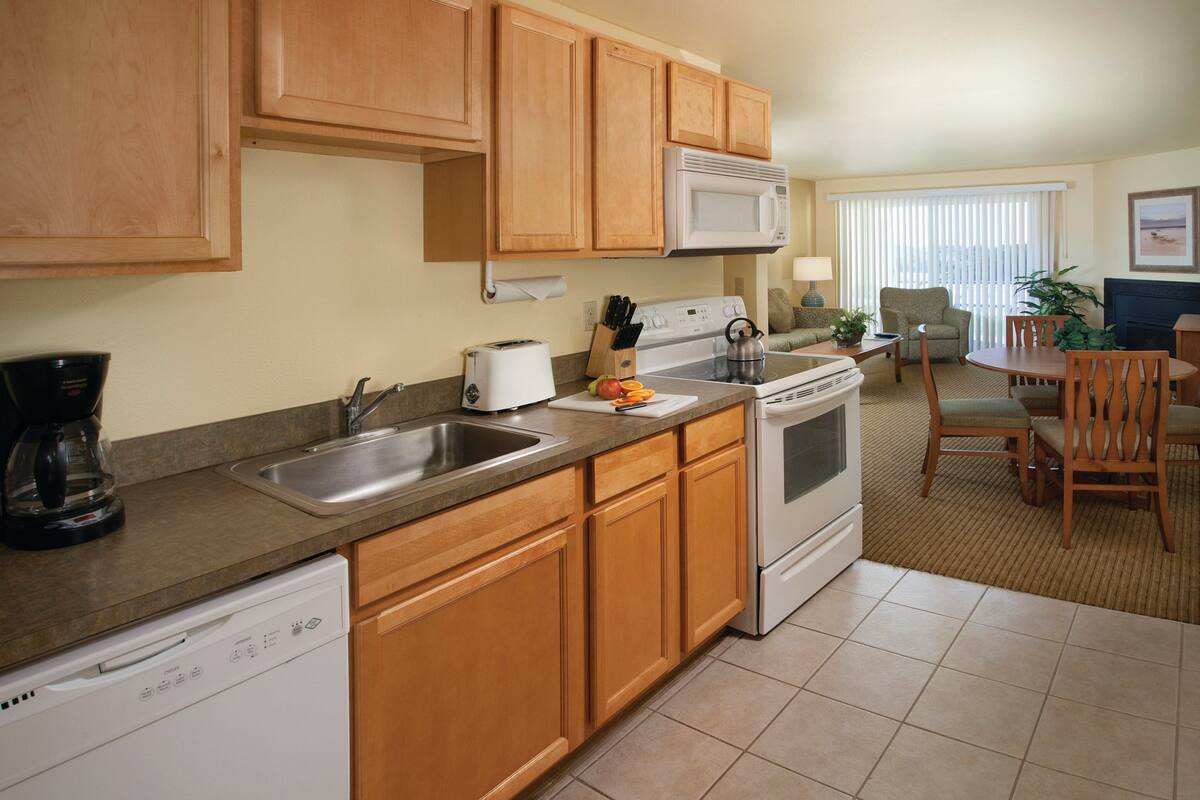 standard condo, 1 bedroom, non smoking, kitchen | private kitchen | fridge, microwave, stovetop, dishwasher