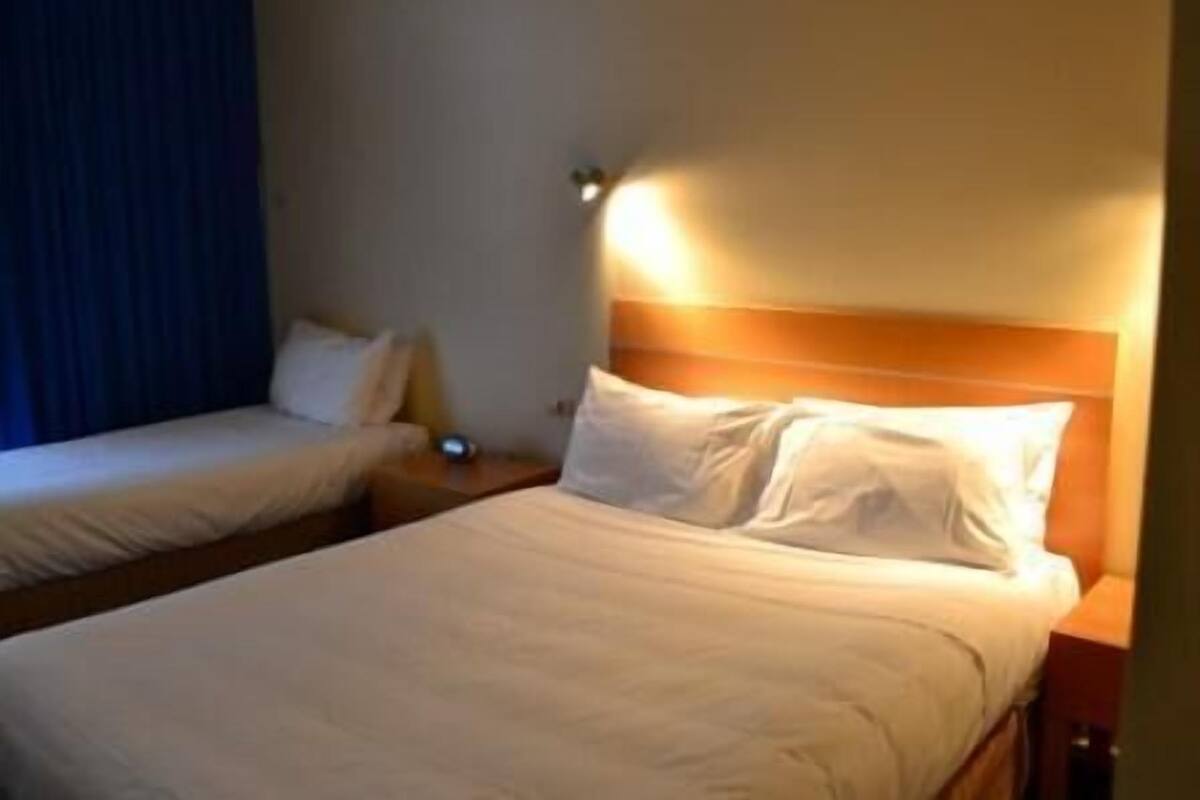 Standard Suite, 1 Bedroom, Non Smoking (Standard Twin/Triple B&B) | 1 bedroom, minibar, in-room safe, desk