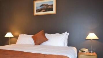 1 chambre, minibar, coffres-forts dans les chambres, bureau