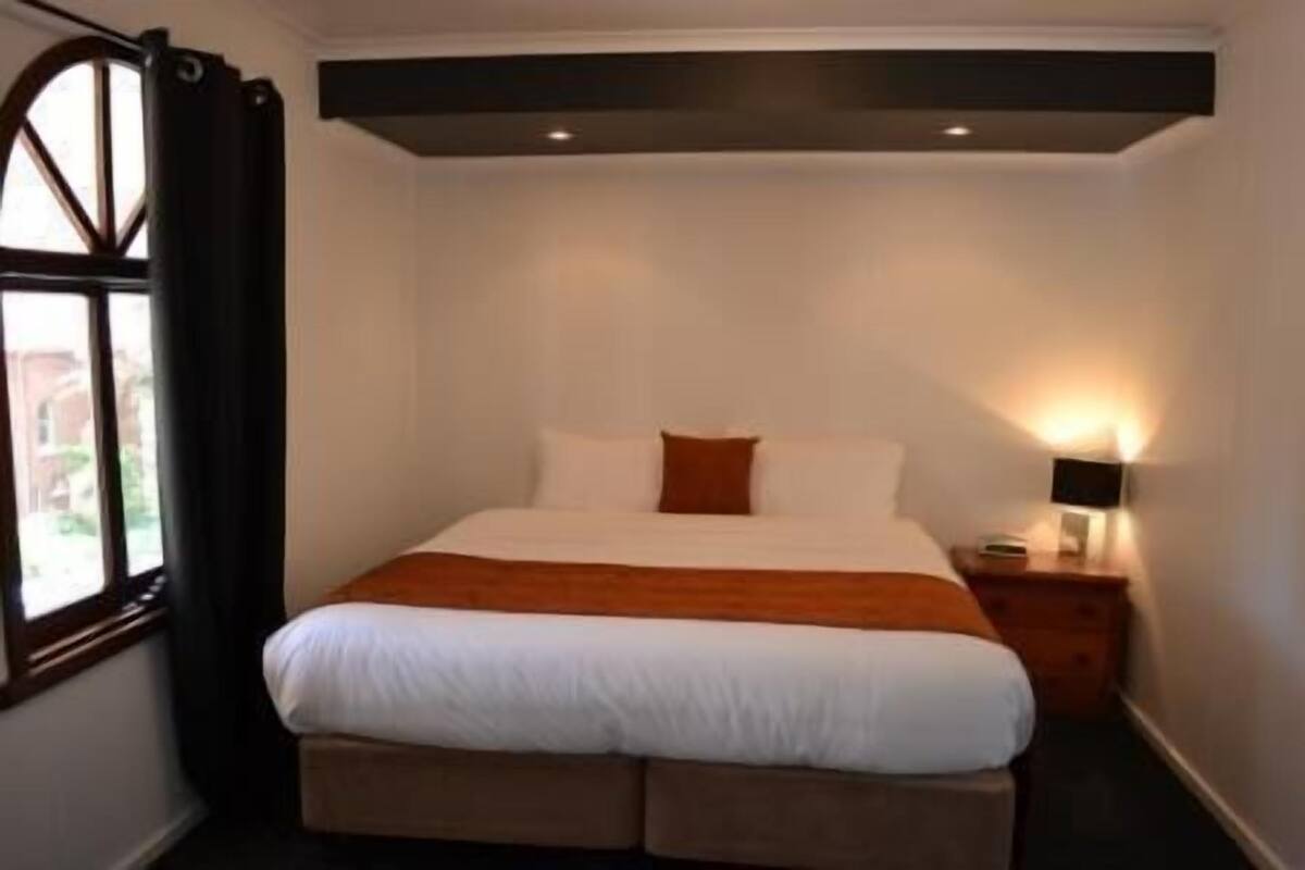 Executive Room, Non Smoking, Kitchen (Executive Apartment) | 1 bedroom, minibar, in-room safe, desk
