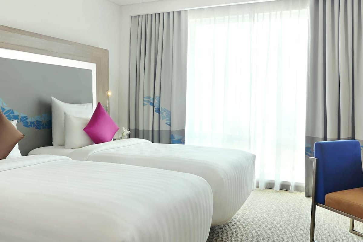 Executive Twin Room, 2 Katil Bujang (Single) | Bar mini, peti besi dalam bilik, meja, seterika/papan seterika