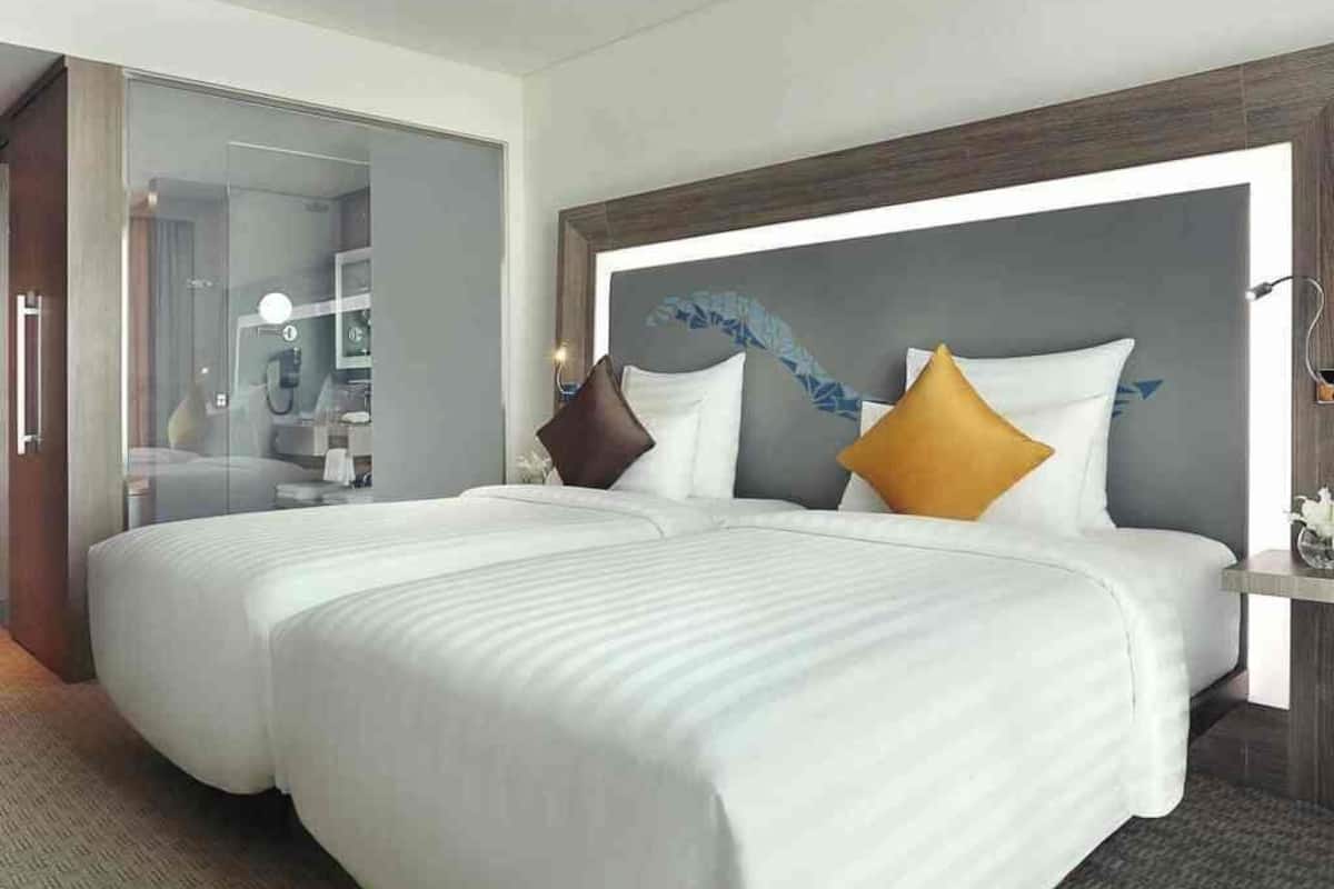 Superior Twin Room, 2 Single Beds | Minibar, in-room safe, desk, iron/ironing board