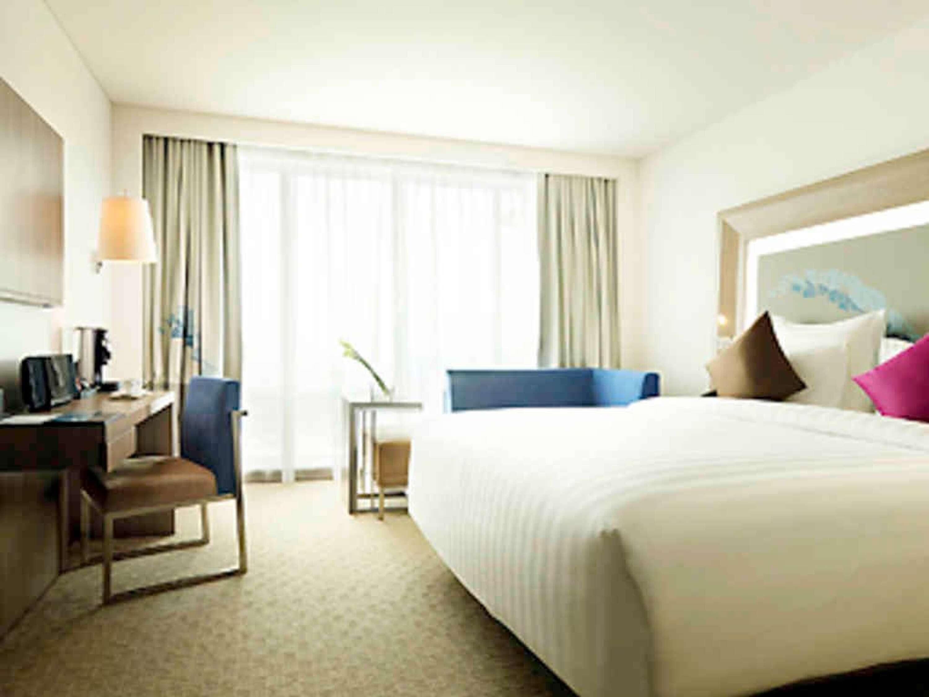 Superior Room, 1 King Bed | Minibar, in-room safe, desk, iron/ironing board