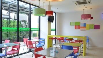 Daily buffet breakfast (IDR 30000 per person)