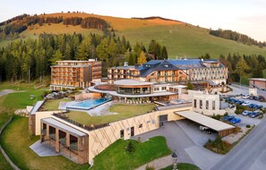 Exterior - Almwellness Hotel Pierer (Fladnitz an der Teichalm)