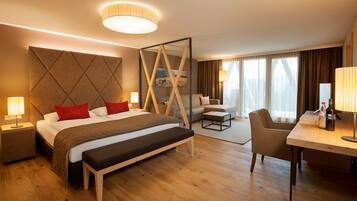 Family Room, Balcony | Minibar, in-room safe, desk, free WiFi