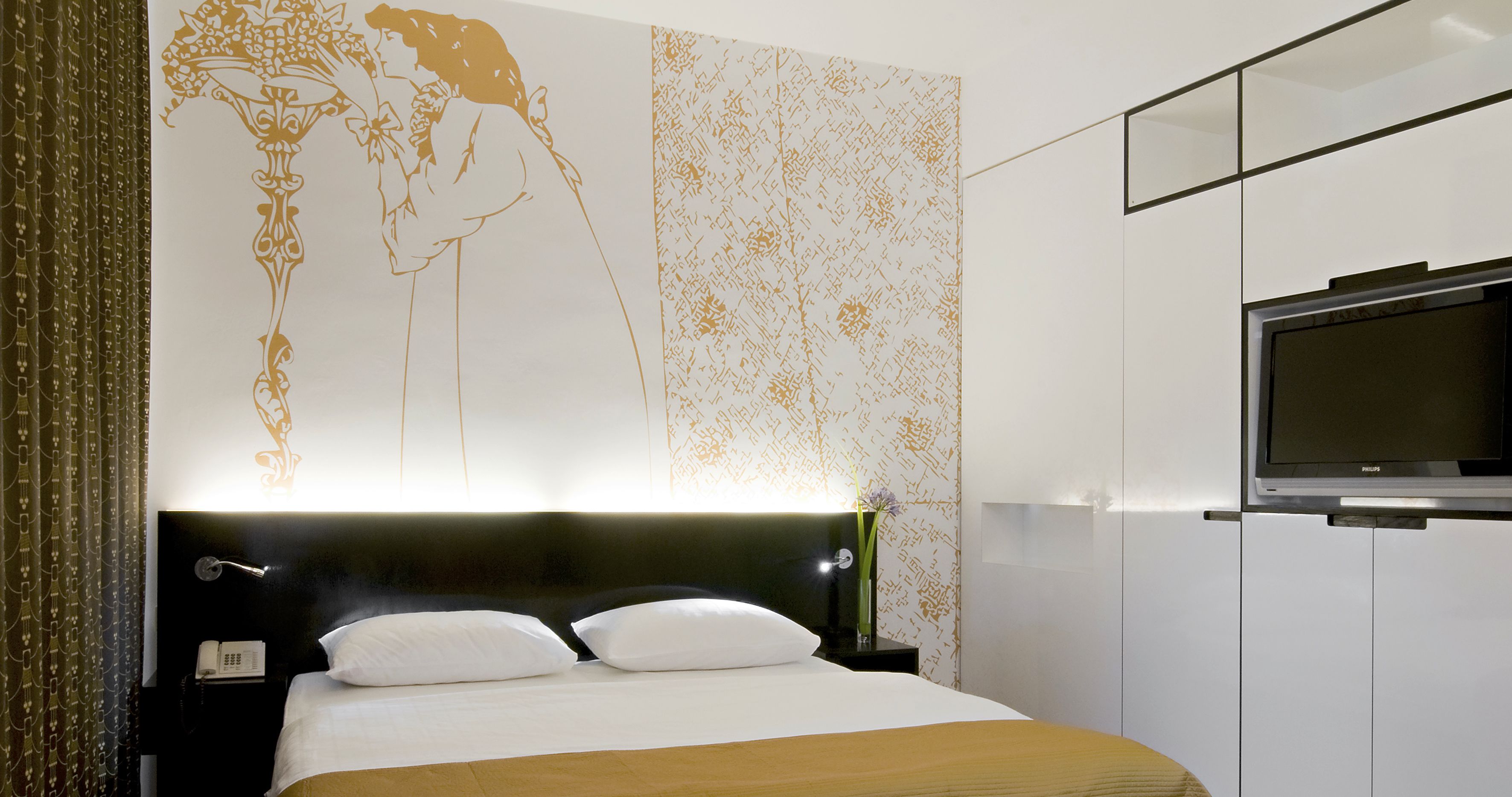 superior double room | minibar, in-room safe, desk, blackout curtains