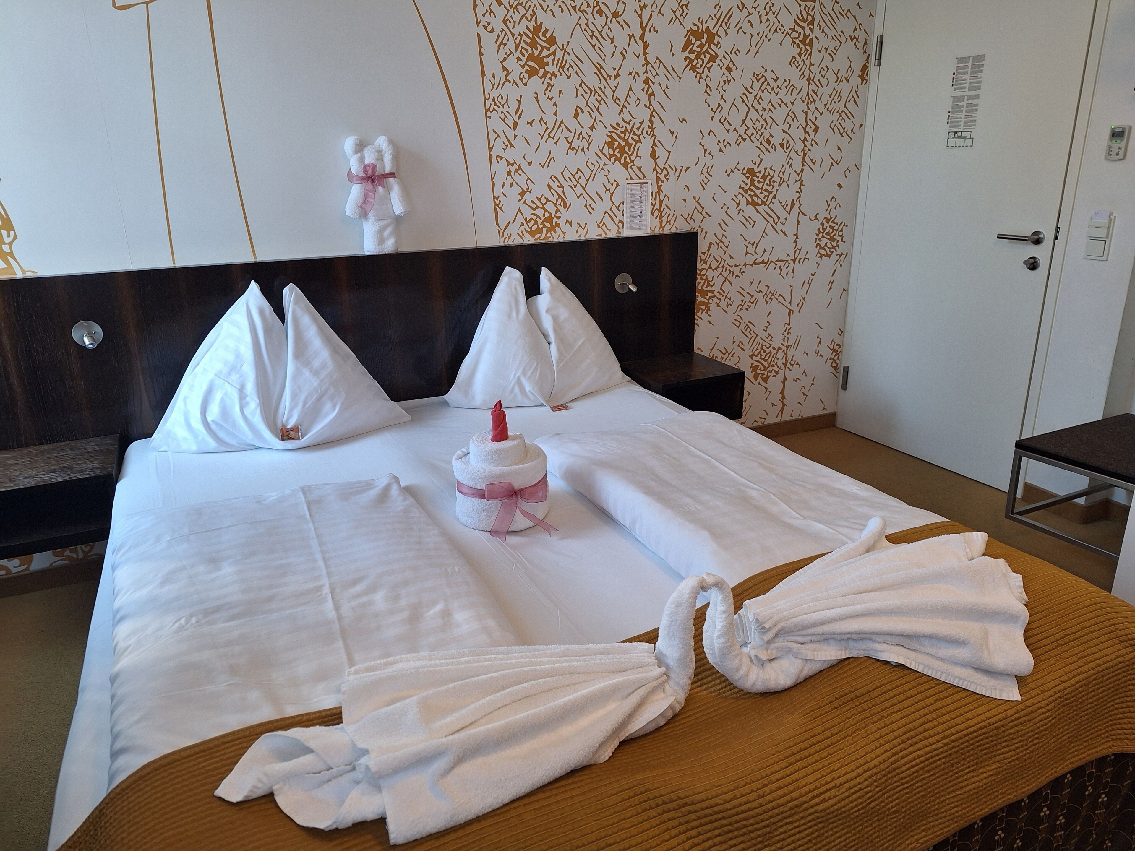 superior double room | minibar, in-room safe, desk, blackout curtains