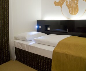 Premium bedding, down comforters, minibar, in-room safe - Alma Boutique Hotel (Vienna)