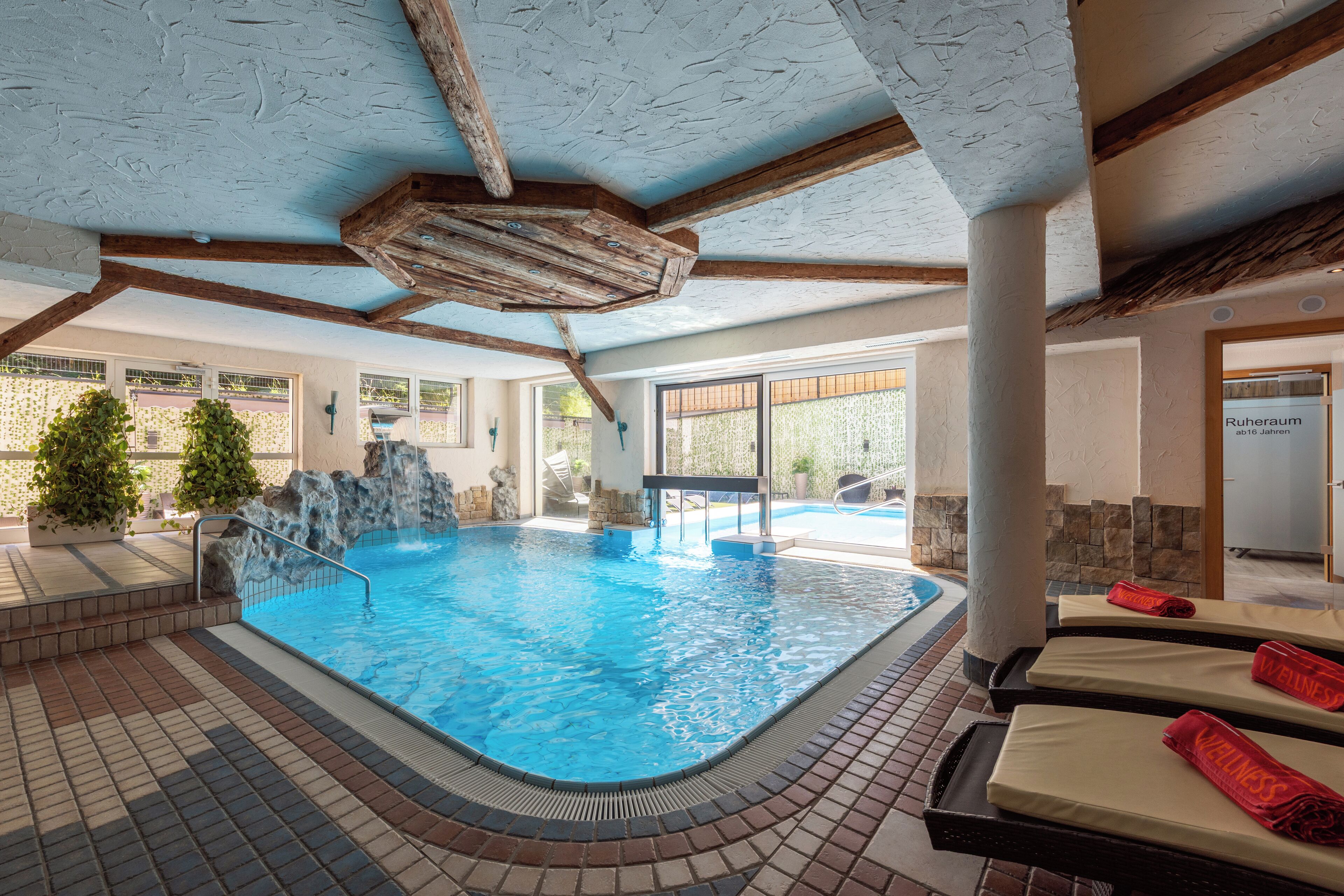 Piscine couverte, piscine extérieure (ouverte en saison)