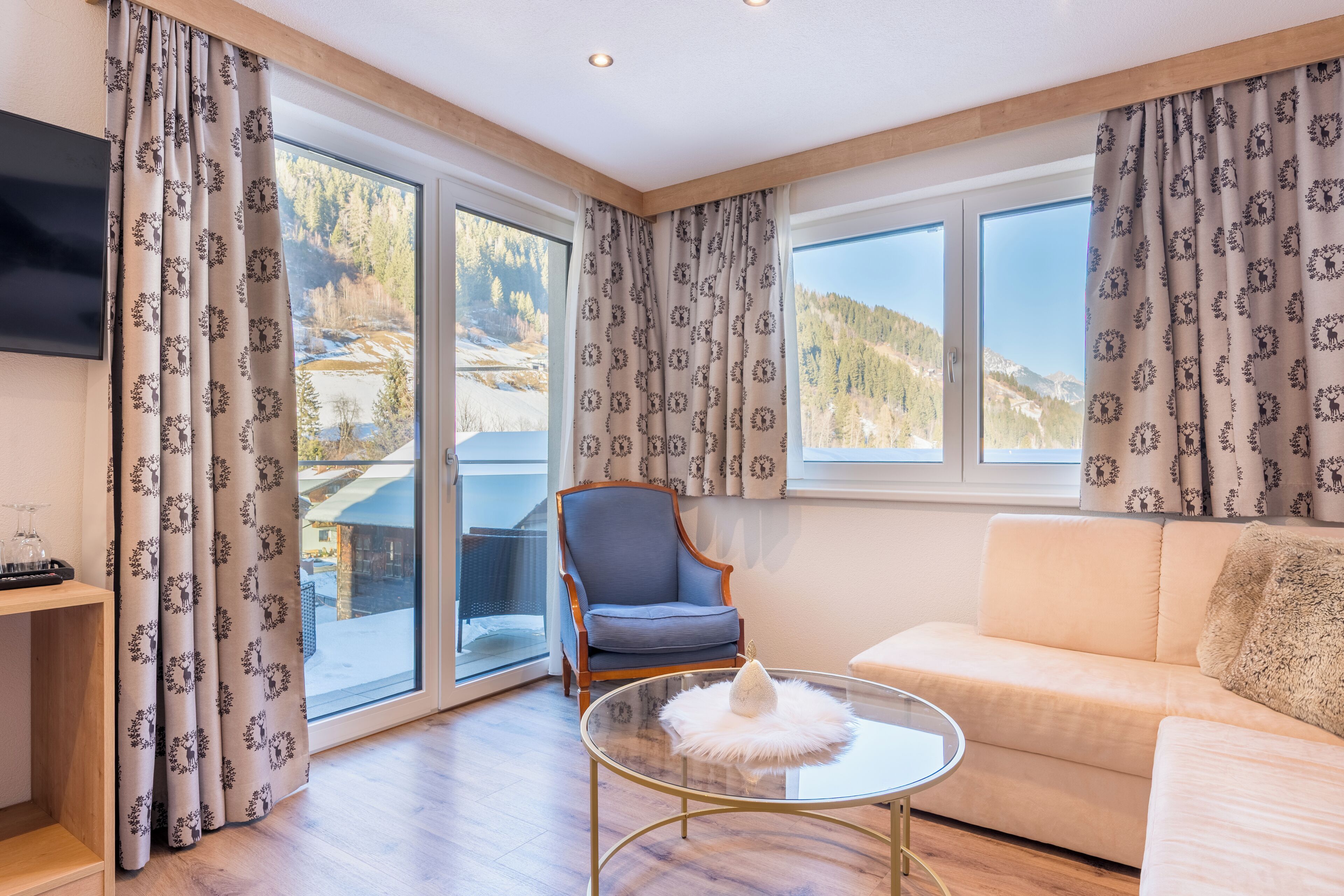 Deluxe Room, Balcony | Mountain view