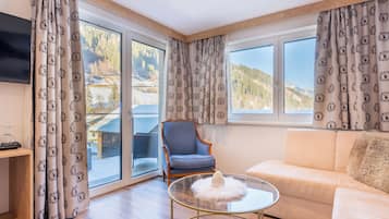 Deluxe Room, Balcony | Mountain view