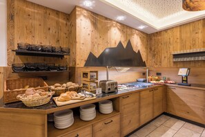 Free daily buffet breakfast 