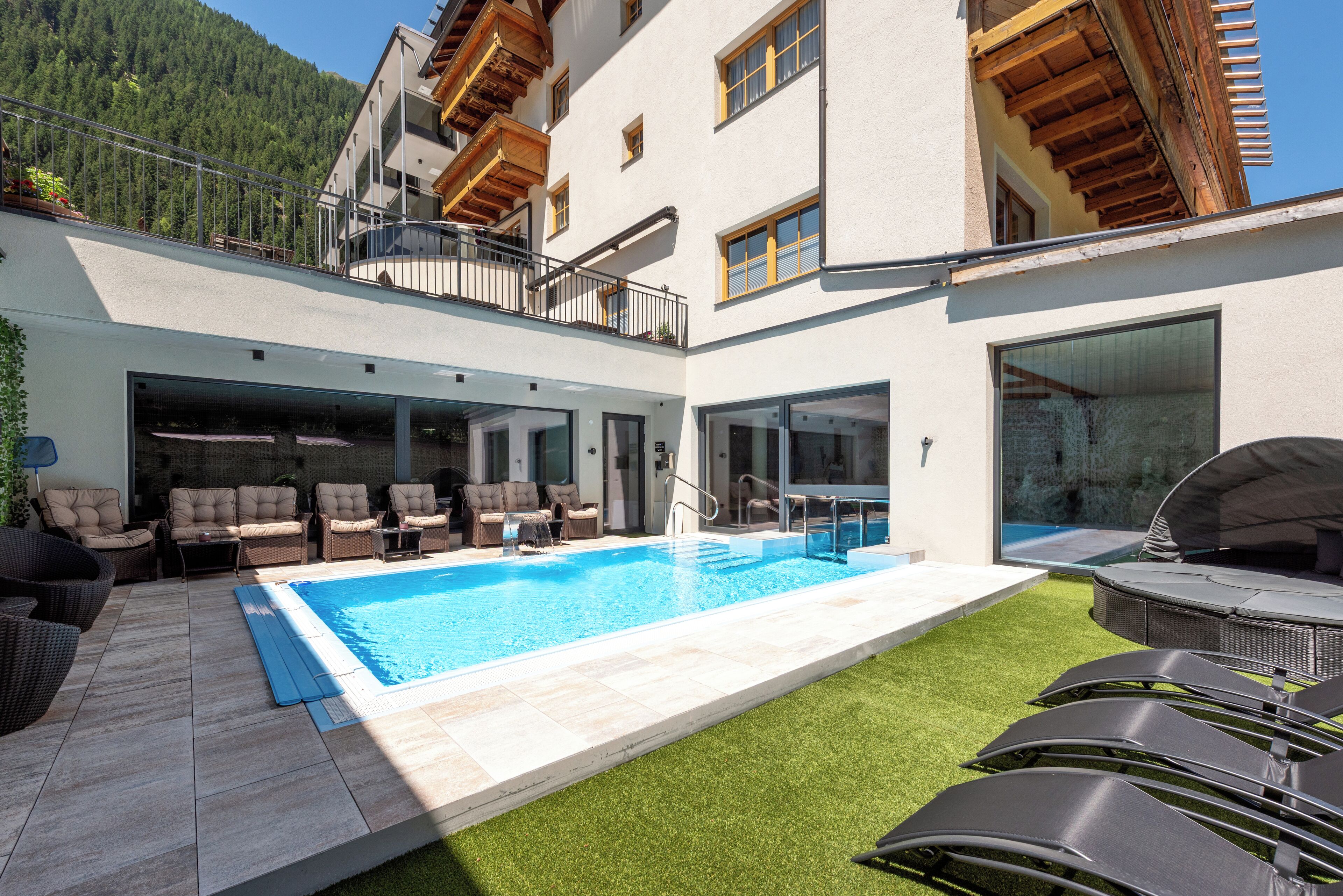 Piscine couverte, piscine extérieure (ouverte en saison)