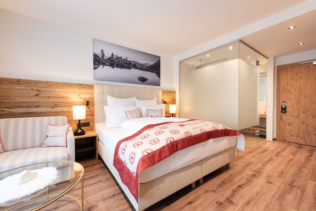 Klassieke kamer, balkon | 1 slaapkamer, een minibar, een kluis op de kamer, gratis wifi