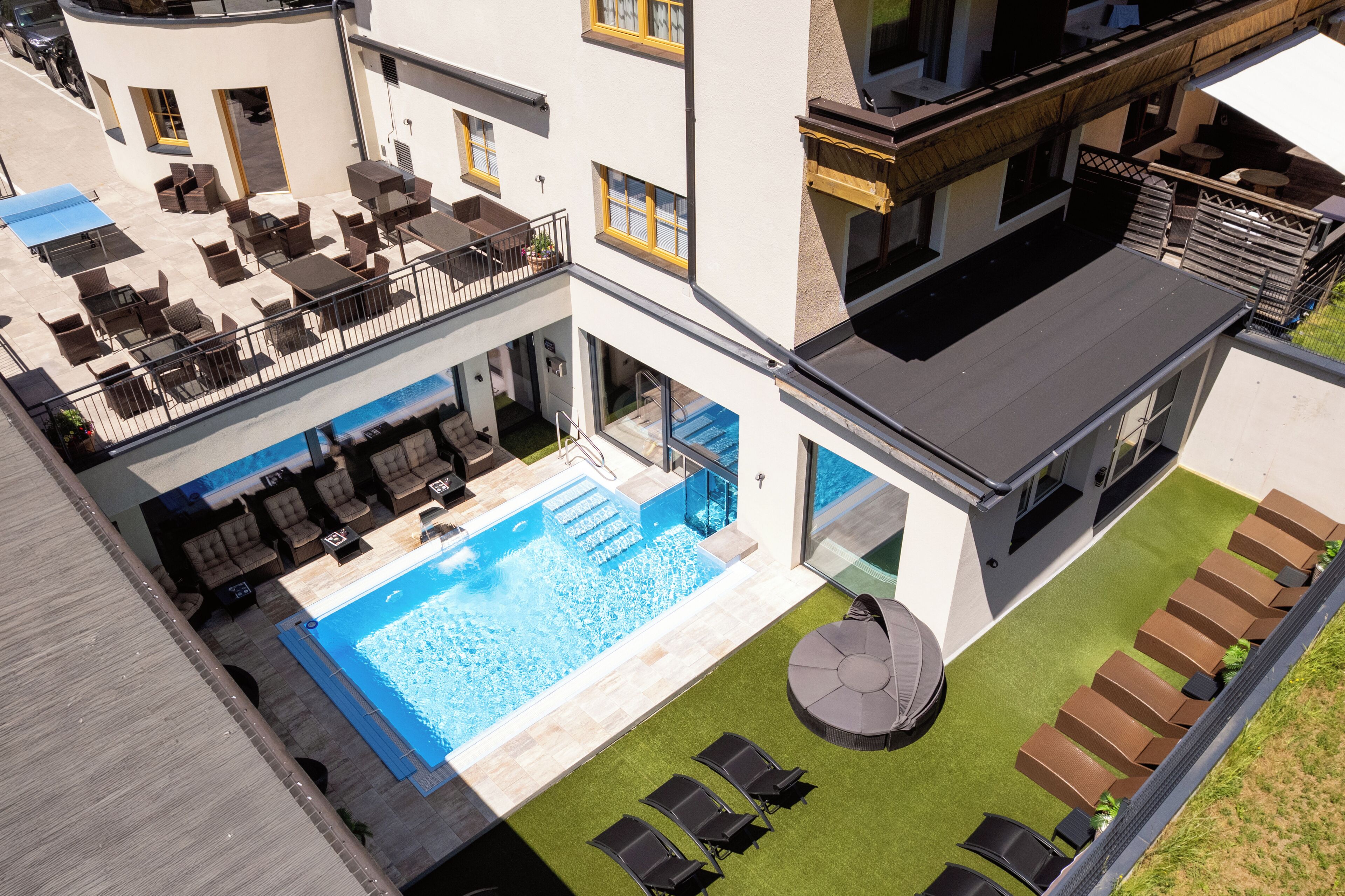 Piscine couverte, piscine extérieure (ouverte en saison)