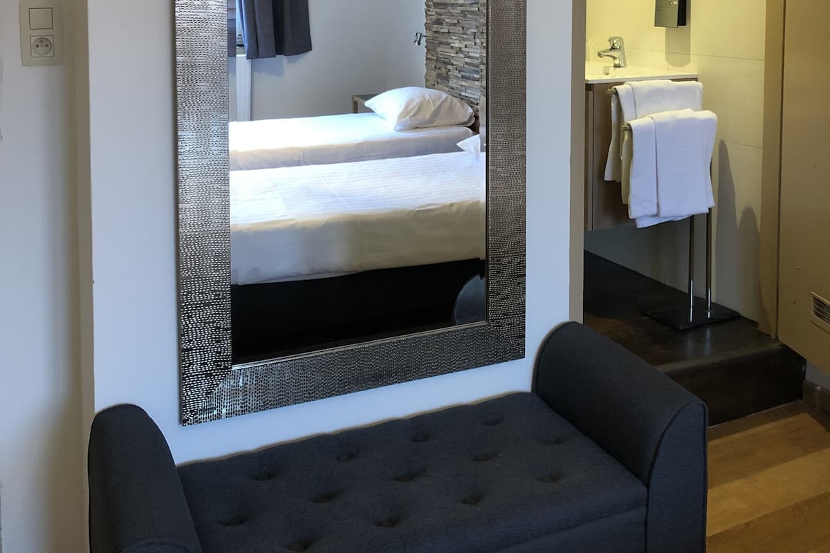 twin room | desk, iron/ironing board, free cots/infant beds, free wifi