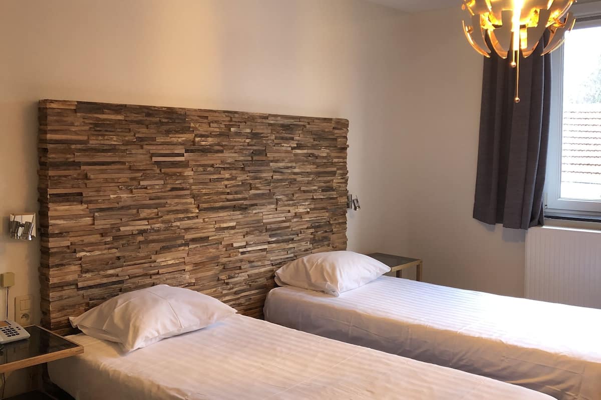 twin room | desk, iron/ironing board, free cots/infant beds, free wifi