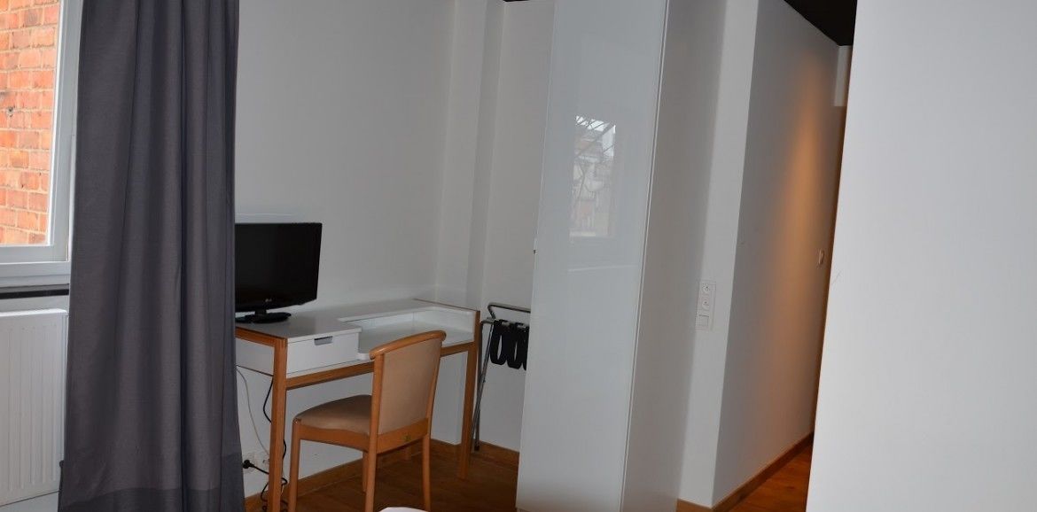 single room | room amenity