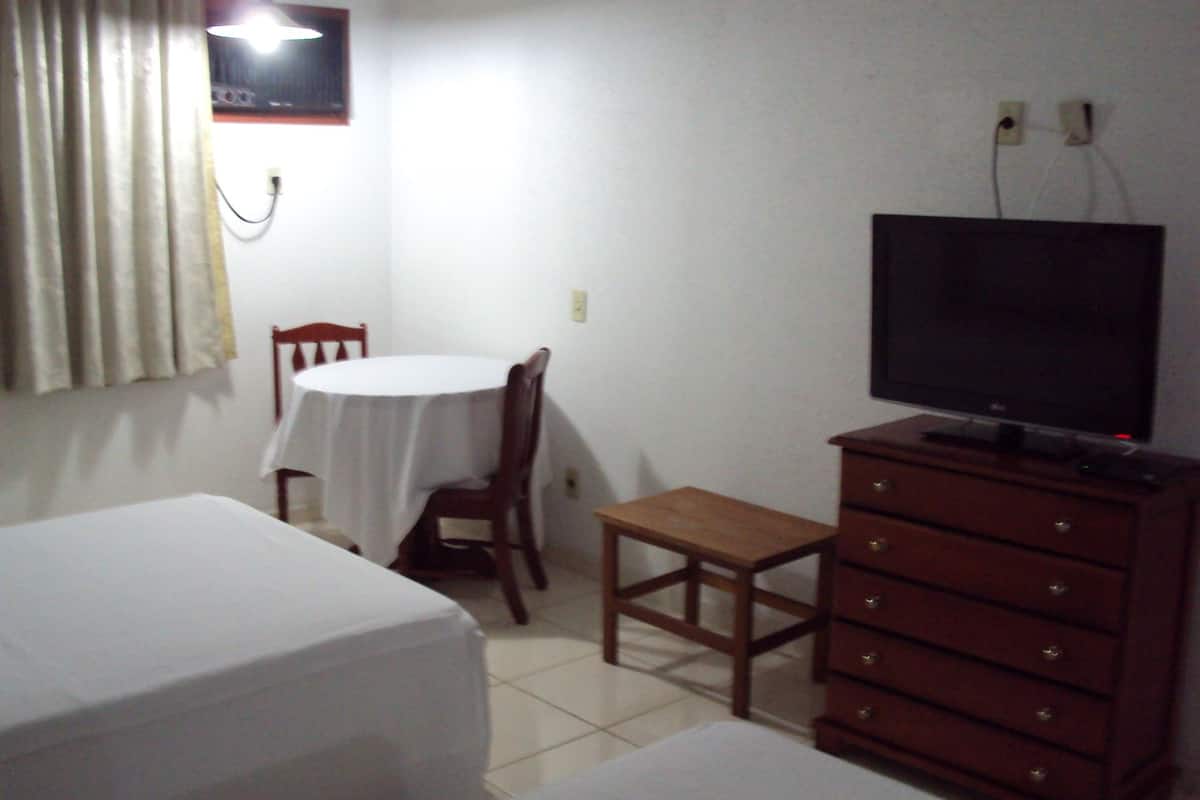 Shower, free toiletries, hair dryer, bidet