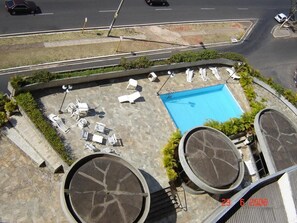 Outdoor pool, pool umbrellas, sun loungers