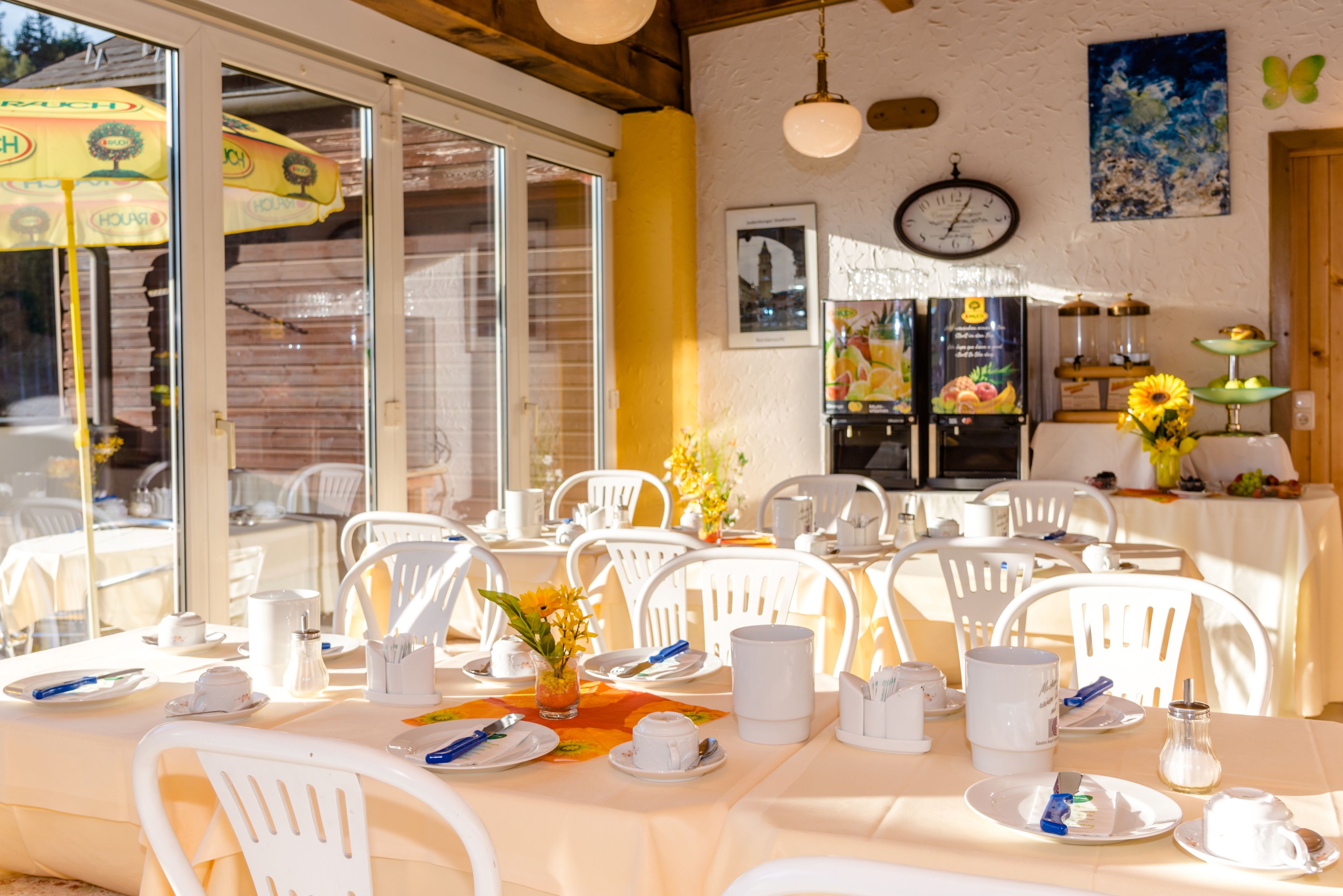 free buffet breakfast