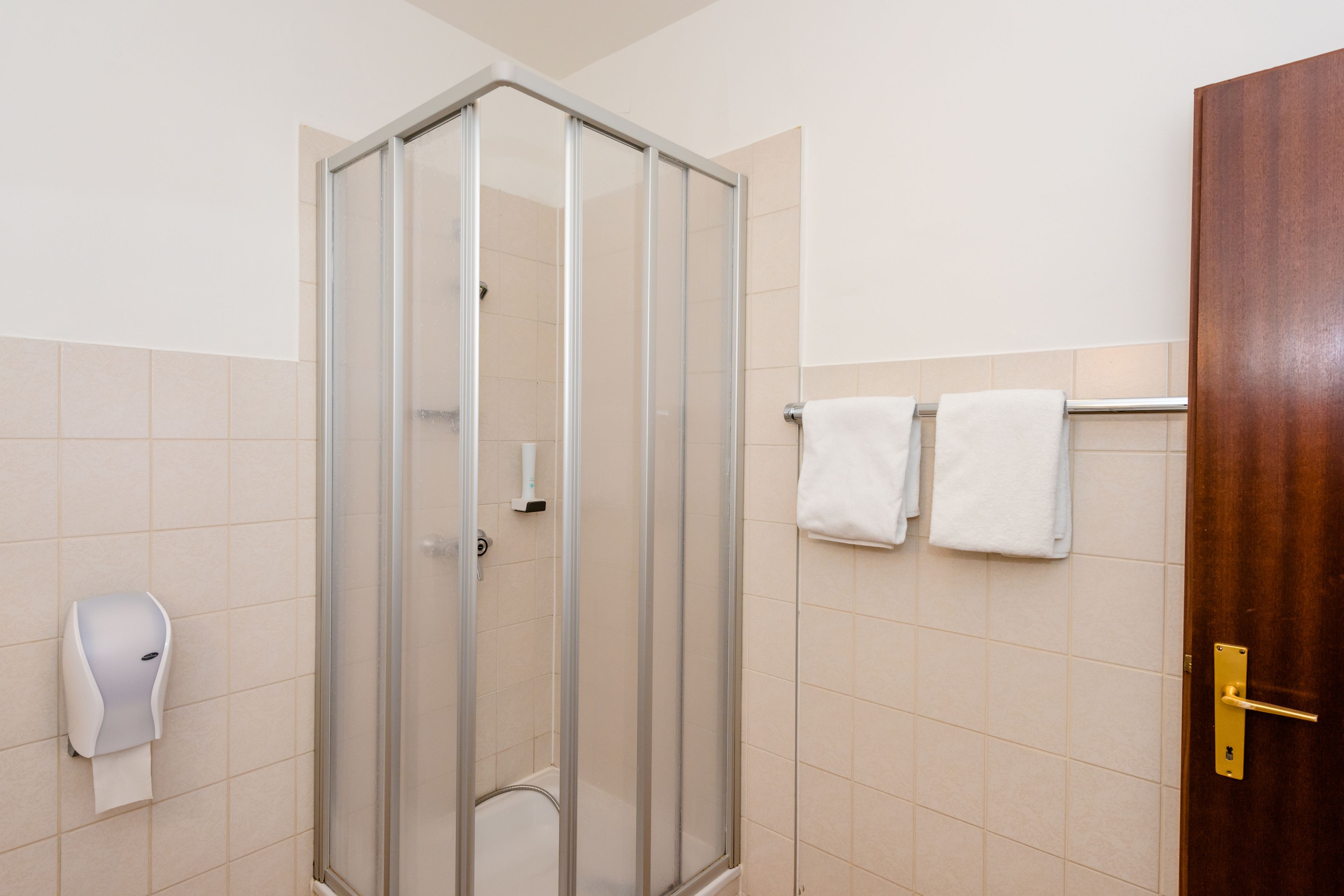 Đồ dùng nhà tắm miễn phí, khăn tắm 