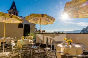 รับประทานอาหารกลางแจ้ง