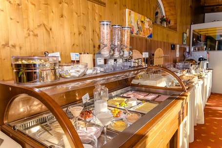 Free buffet breakfast