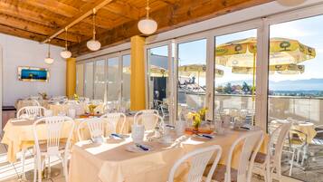 Free buffet breakfast