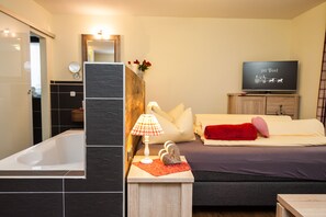 Loft, Balcony, Mountain View | Premium bedding, minibar, in-room safe, desk - Haller´s Post Hotel (Mittelberg)