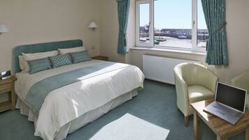 Superior-Doppelzimmer, Hafenblick | Schreibtisch, Bügeleisen/Bügelbrett, kostenloses WLAN, Bettwäsche