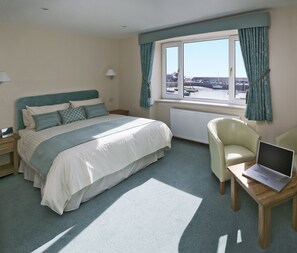 Superior Double Room, Harbor View | Desk, iron/ironing board, free WiFi, bed sheets - The Ship Inn (Stonehaven)