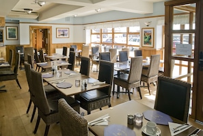 Breakfast, lunch, dinner served; international cuisine, beach views