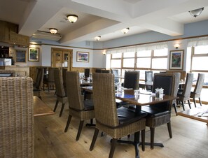 Breakfast, lunch, dinner served; international cuisine, beach views  - The Ship Inn (Stonehaven)