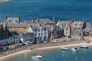 Exterior detail - The Ship Inn (Stonehaven)